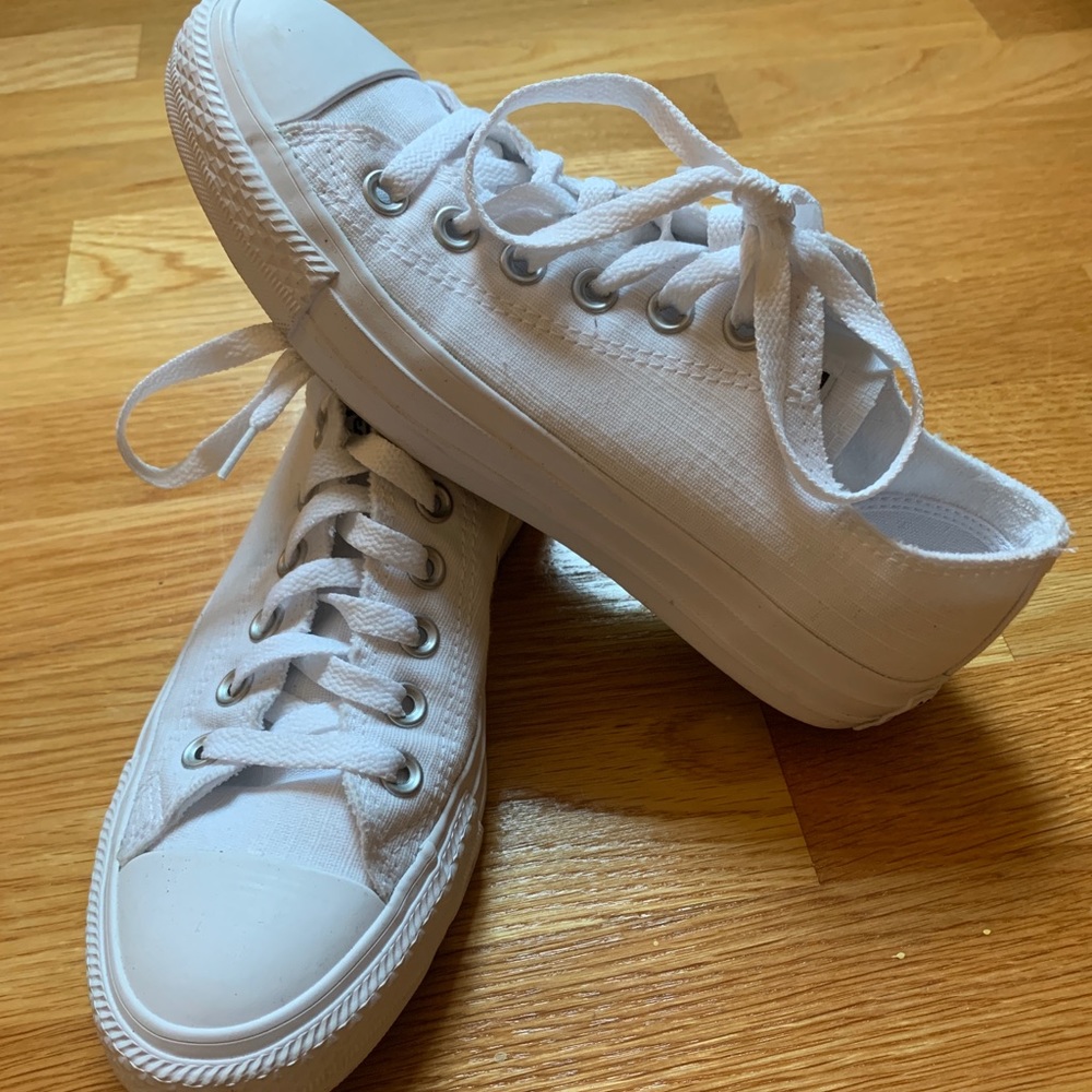New Size 7 All White Converse Sneakers